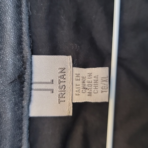 Tristan XL Henley from production - Picture 3 of 9